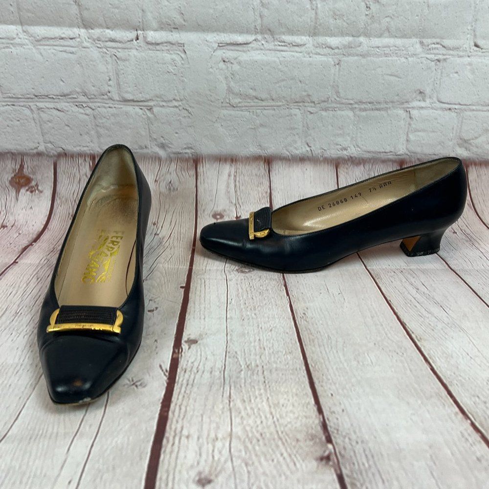 SALVATORE FERRAGAMO dark blue leather buckle low heel pump shoes size 7.5